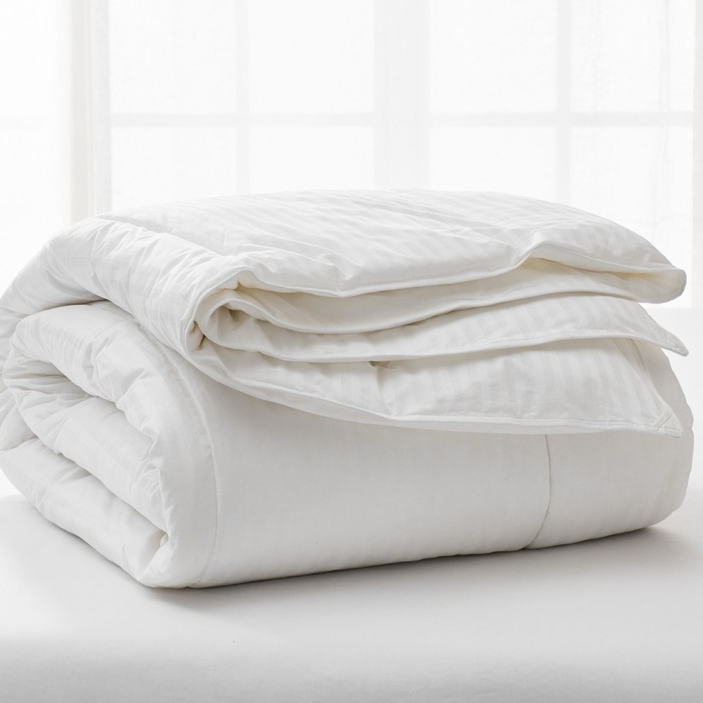Excellent Condition Pottery Barn Down Alternative Duvet Insert - Full/Queen